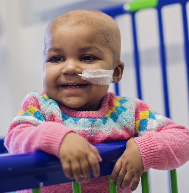 ¡Qué buena noticia! Un tratamiento pionero logra curar la leucemia a una niña pequeña