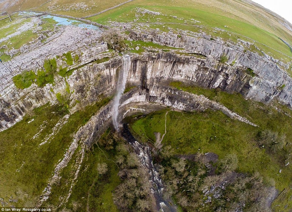La cascada más alta del Reino Unido vuelve a fluir después de 200 años ¡Es maravilloso!