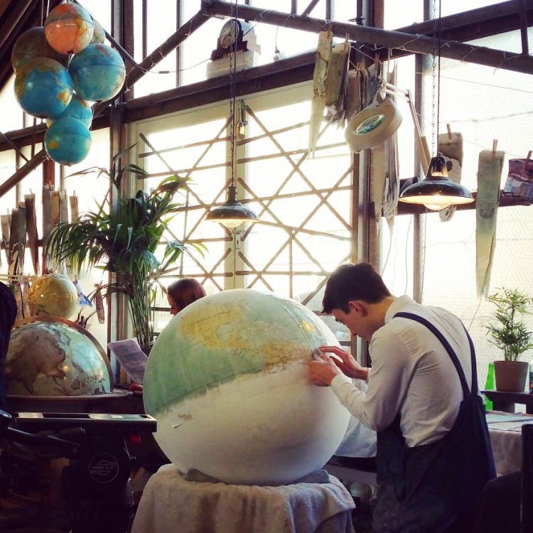 One-of-the-Worlds-Only-Globe-Making-Studios-Celebrates-the-Ancient-Art-of-Handcrafted-Globes15__880