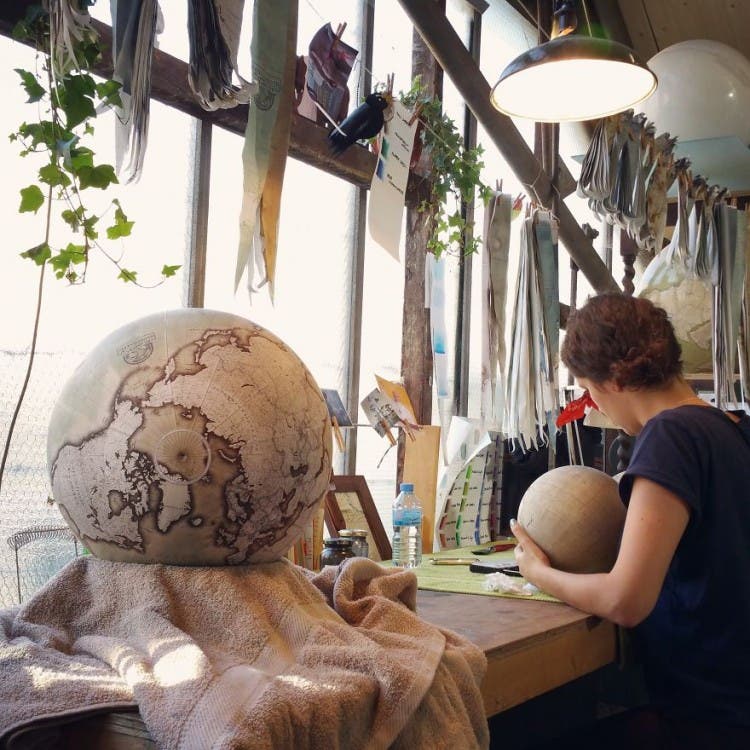 One-of-the-Worlds-Only-Globe-Making-Studios-Celebrates-the-Ancient-Art-of-Handcrafted-Globes25__880