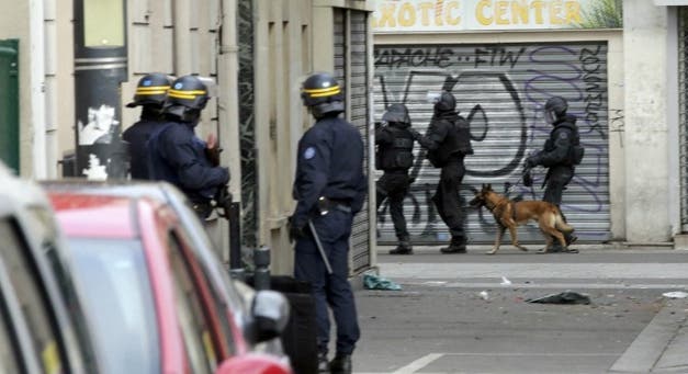 muerte-de-perro-policia-paris-redada8