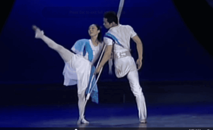 ballet-mano-a-mano-bailarines-discapacitados-sin-brazo-sin-pierna