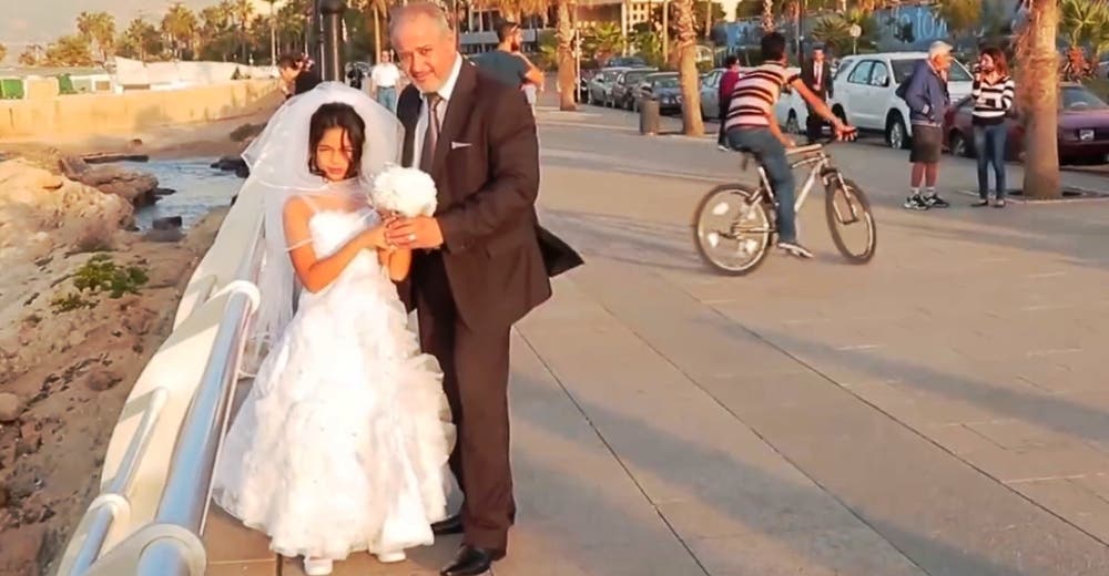 Si presenciaras un matrimonio infantil como este ¿Cuál sería tu reacción?