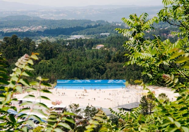 C5XY17 The artificial beach, known as Live Beach at Mangualde, in the interior of northern Portugal,. Image shot 2011. Exact date unknown.