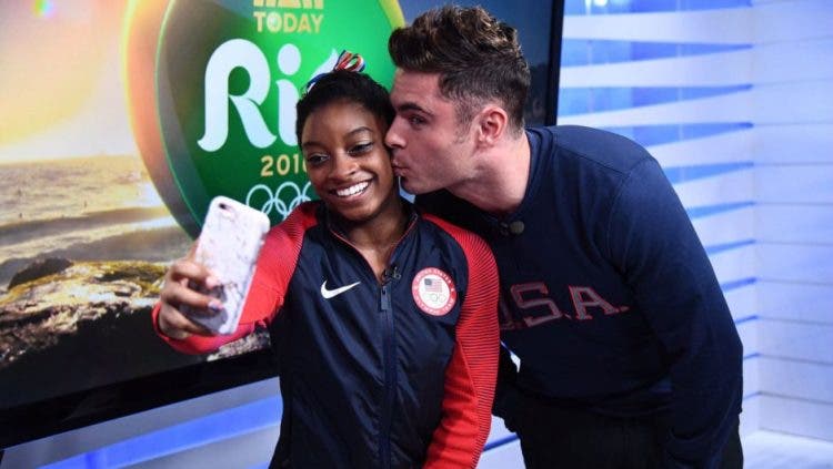 zac-efron-cumple-sueno-de-simone-biles2