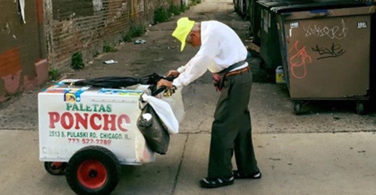 anciano-que-vende-helados-campana