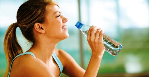 No creerás todos los beneficios que trae a tu cuerpo beber agua justo después de levantarte