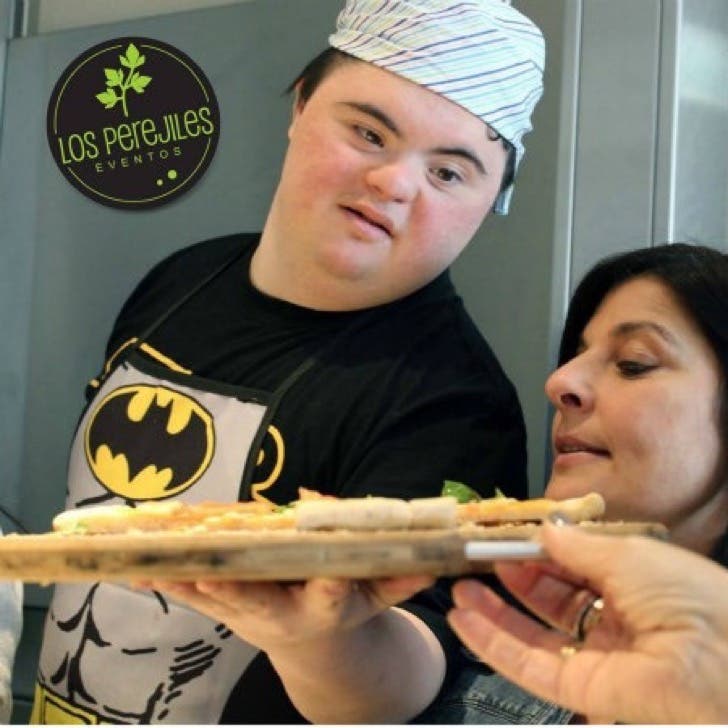 jovenes-sindrome-de-down-montan-pizzeria6