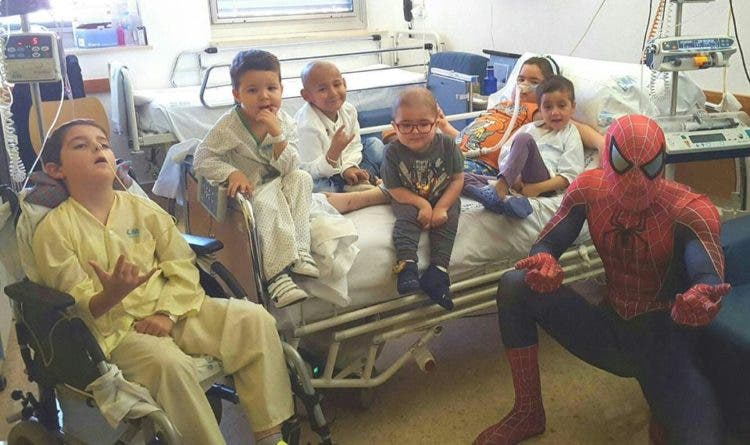 spiderman-que-visita-los-hospitales11