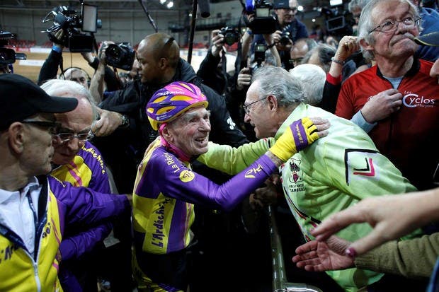 ciclista-frances-de-105-anos-rompe-record-mundial-de-hora-en-bicicleta-4