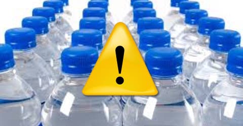 Descubre el peligro que hay detrás de las botellas plásticas según su material