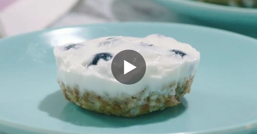 Prepara una deliciosa tarta de yogur y arándanos en 15 minutos… ¡Y SIN HORNO!