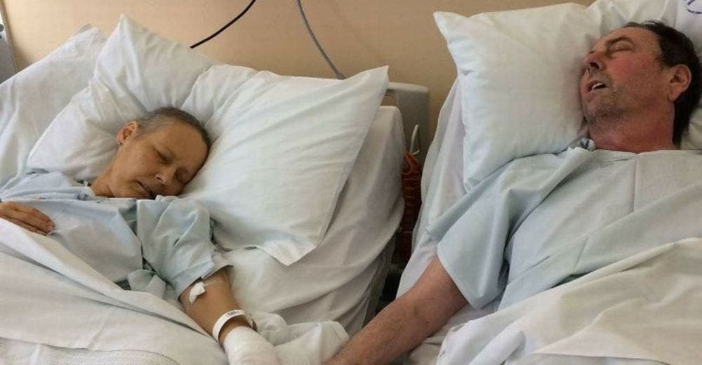 Por esto decidieron compartir la desgarradora foto de sus padres despidiéndose de la vida