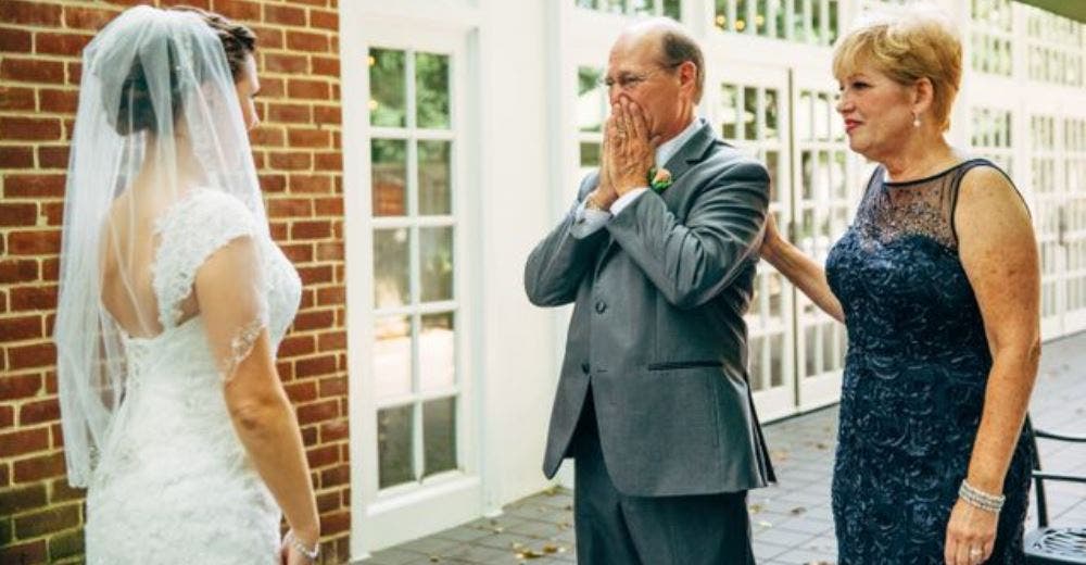 15 emotivas reacciones de los padres al ver a su hija el día más importante de su vida 15 emotivas reacciones de los padres al ver a su hija el día más importante de su vida