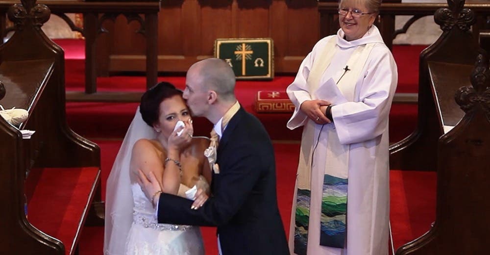 Ella se llevó la sorpresa más hermosa de su vida el día de su boda Ella se llevó la sorpresa más hermosa de su vida el día de su boda