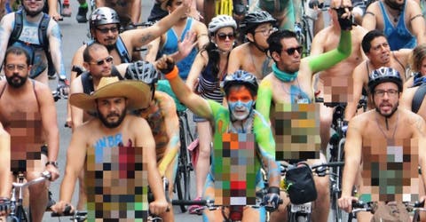 Miles de ciclistas mexicanos salen desnudos a las calles para dar un importante mensaje