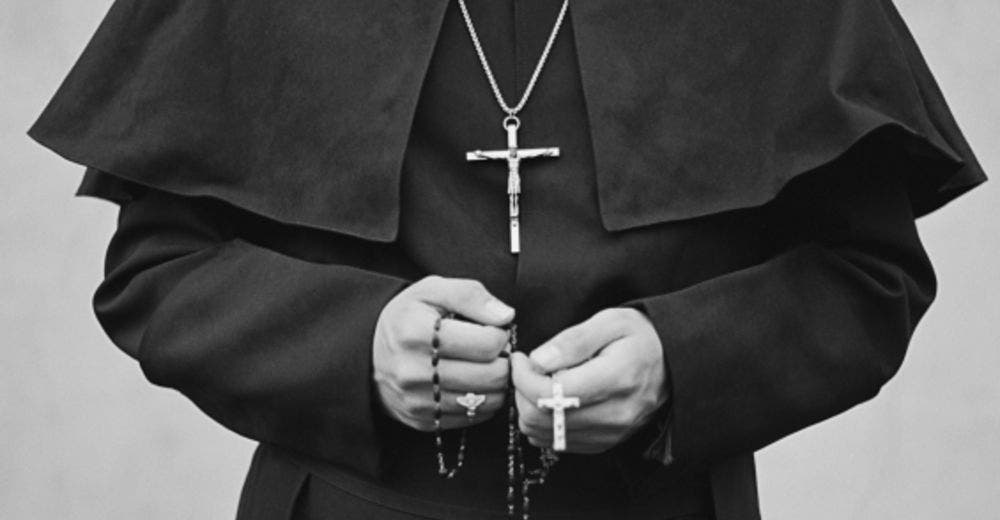 Escándalo sexual en El Vaticano: orgía gay y drogas en el apartamento de un monseñor Escándalo sexual en El Vaticano: orgía gay y drogas en el apartamento de un monseñor