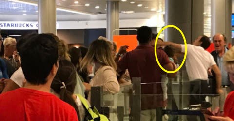 El empleado de un aeropuerto en Francia atacó violentamente a un hombre con un bebé en brazos