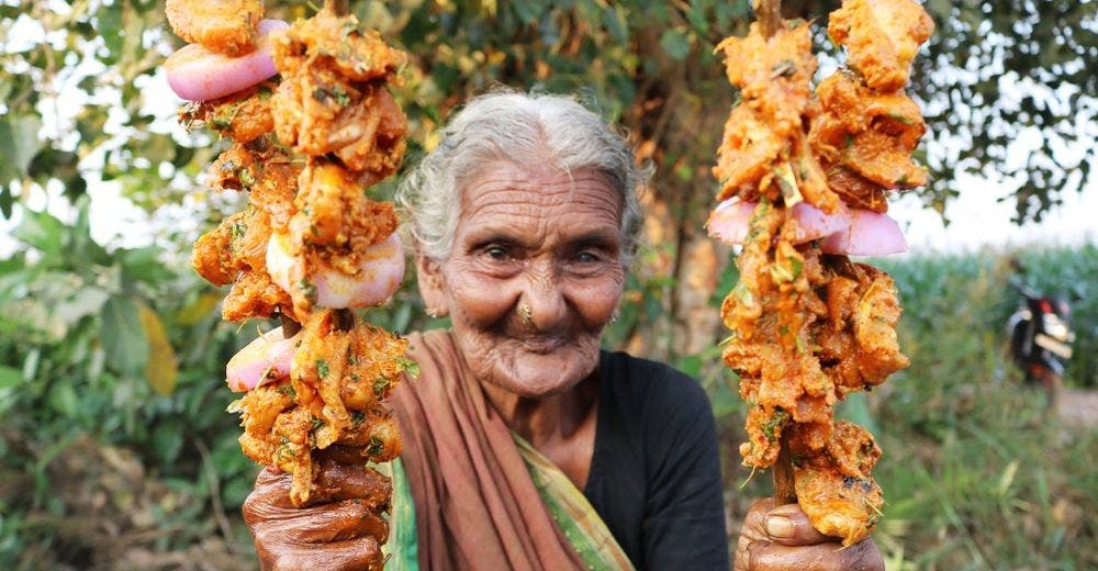 Tiene 106 años y su nieto la convirtió en la youtuber más famosa de la India Tiene 106 años y su nieto la convirtió en la youtuber más famosa de la India