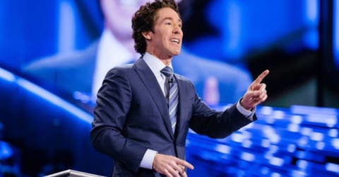 Joel Osteen, pastor evangelista, recibió duras críticas por cerrar su iglesia tras el huracán Harvey