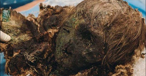 El escalofriante hallazgo del cuerpo de una importante mujer sepultada hace siglos en el Ártico