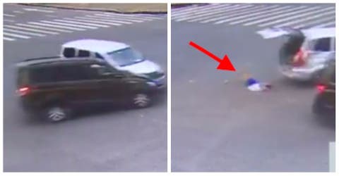 Dos niños salen disparados del maletero de un auto tras sufrir una fuerte colisión – Impactante