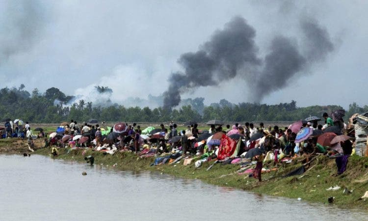 rohingya madre se despide bebé 5 semanas muerto violencia Myanmar Birmania Hanida Begum persecution racial social discriminacion discrimination refugees refugiados Bangladesh