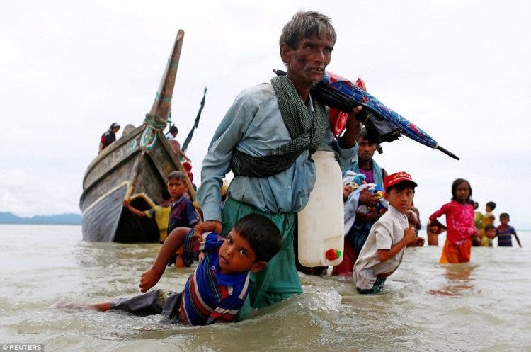 rohingya madre se despide bebé 5 semanas muerto violencia Myanmar Birmania Hanida Begum persecution racial social discriminacion discrimination refugees refugiados Bangladesh