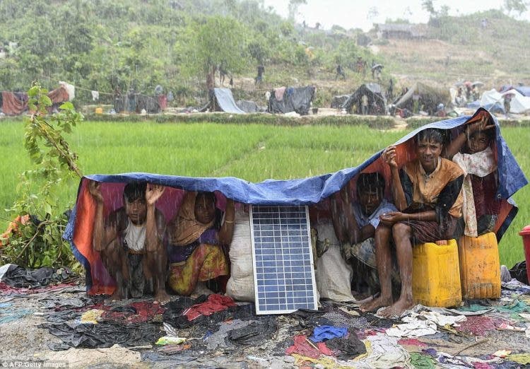 rohingya madre se despide bebé 5 semanas muerto violencia Myanmar Birmania Hanida Begum persecution racial social discriminacion discrimination refugees refugiados Bangladesh