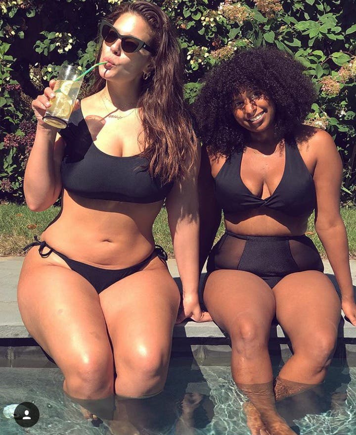 ashley graham modelo plus sizecurvy muestra sus piernas curavas celulitis sesion fotos nueva york ny fashion week