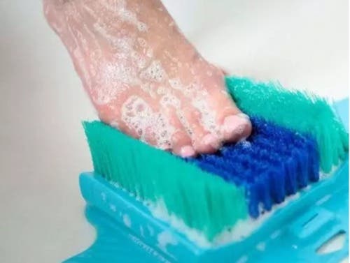 Cuando veas estos 12 innovadores artículos para el baño querrás