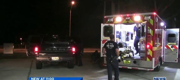 doctor Dr. Javier Soto se paro a llenar el tanque de gasolina y termino trayendo al mundo a un bebe de una pareja que se dio cuenta que no llegarian a tiempo al hospital Hospital Rockledge Regional Medical Center