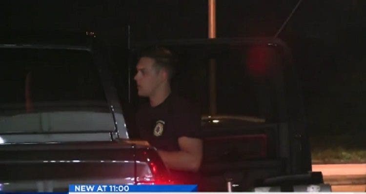 doctor Dr. Javier Soto se paro a llenar el tanque de gasolina y termino trayendo al mundo a un bebe de una pareja que se dio cuenta que no llegarian a tiempo al hospital Hospital Rockledge Regional Medical Center