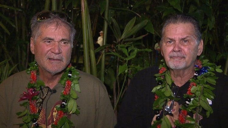 dos mejores amigos de toda la vida descubren que son hermanos biologicos hawaii eeuu Alan Robinson and Walter Macfarlane best friends biological brothers 
