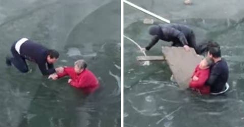El impresionante rescate de una anciana que estuvo a punto de morir en un río congelado