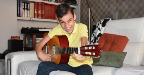 Adrián Martín, el niño con hidrocefalia que nos deslumbra con su talento fue operado de urgencia