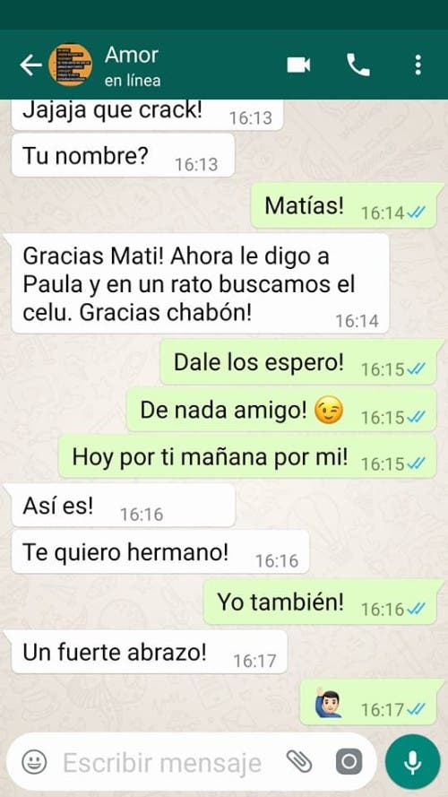 Quiso devolver un teléfono que halló y el celoso novio de 