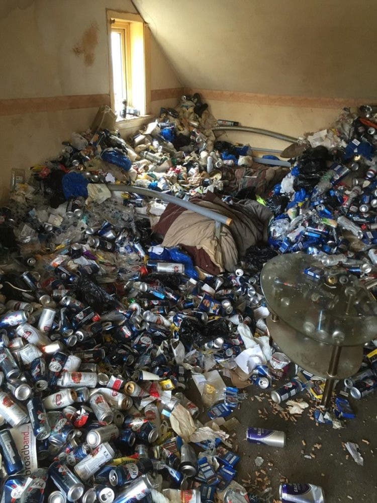 Landlord Graham Holland Nicole Holland tuvieron al peor inquilino del mundo les dejo su apartamento sepultado en basura y latas asqueroso