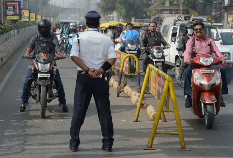 indore en india un policia Ranjeet Singh baile de moonwalk de michael jackson viral 