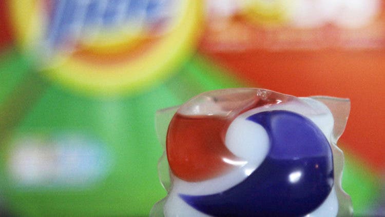 Comer cápsulas de detergente, el peligroso reto de los adolescentes en redes sociales TIDE POD CHALLENGE 