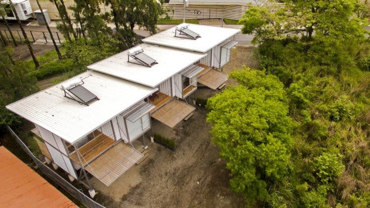 casa en costa rica ecologica hecha de contenedores hermosa Re Arquitectura contenedores franceschi rio enfriamiento pasivo pasive cooling sustainable ecological green containers