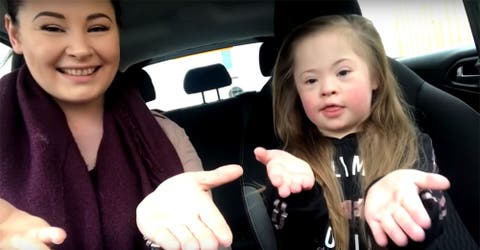 50 madres y 50 niños con Síndrome de Down crean un vídeo que está conmoviendo al mundo