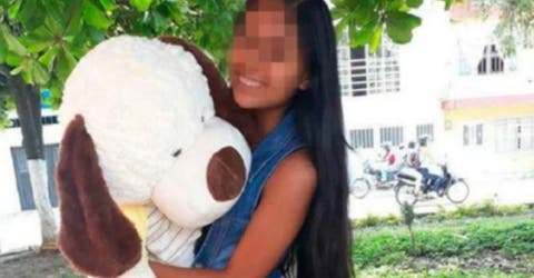 Apuñalan a una niña de 12 años para robarse su larga cabellera frente a su casa