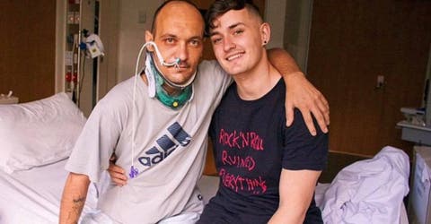 Un padre de 35 años despierta del coma después de ser desconectado del soporte vital