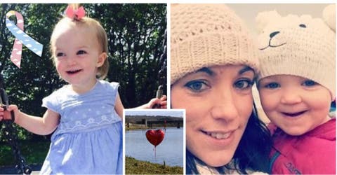Una madre culpa a su “estupidez” de la horrible muerte de su hija de 2 años atrapada en su coche