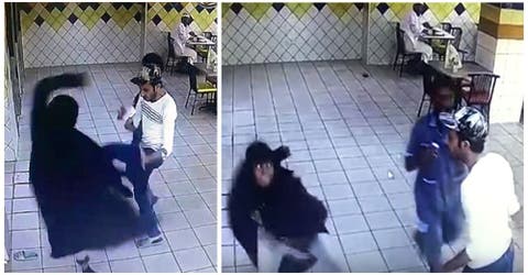 Una enojada mujer reacciona del peor modo contra el chef de un restaurante – IMPACTANTE