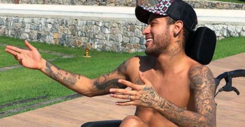 Neymar rinde un polémico homenaje a Stephen Hawking y causa indignación en las redes