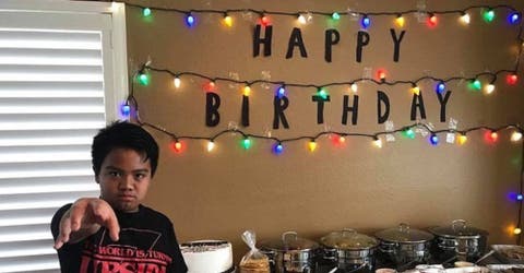 Nadie asistió a su fiesta de cumpleaños y el consuelo que recibió se hizo viral