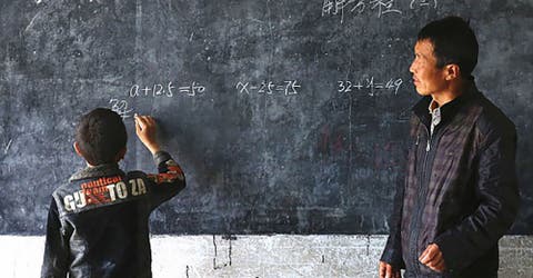 Xu, el maestro de 54 años que da clases a un solo alumno en una escuela rural