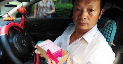 El emotivo encuentro del taxista chino y su hija que tenía 24 años desaparecida